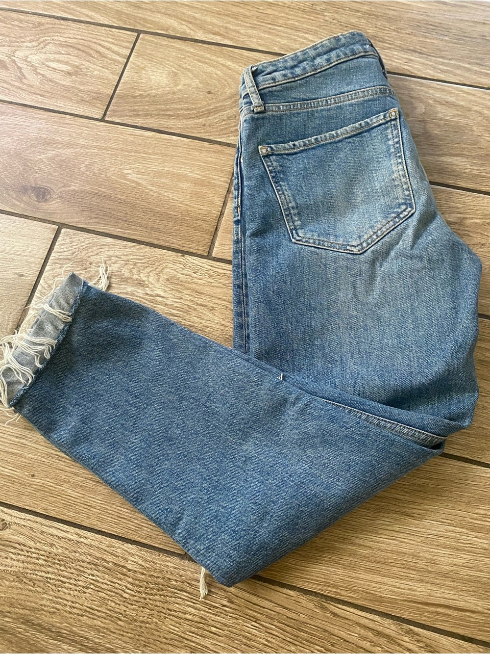 Zara Light Blue Cropped Jeans with Frayed Hem